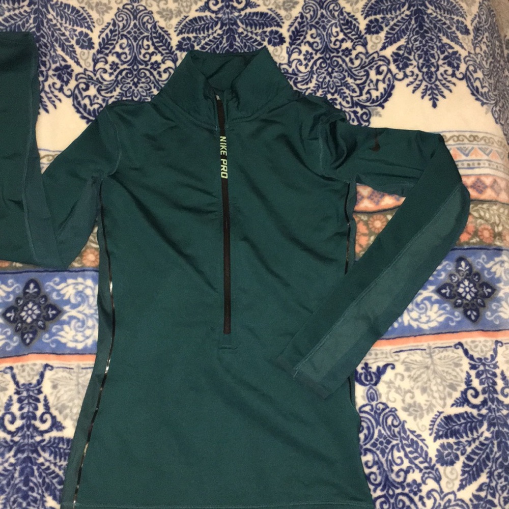Nike work out pull over